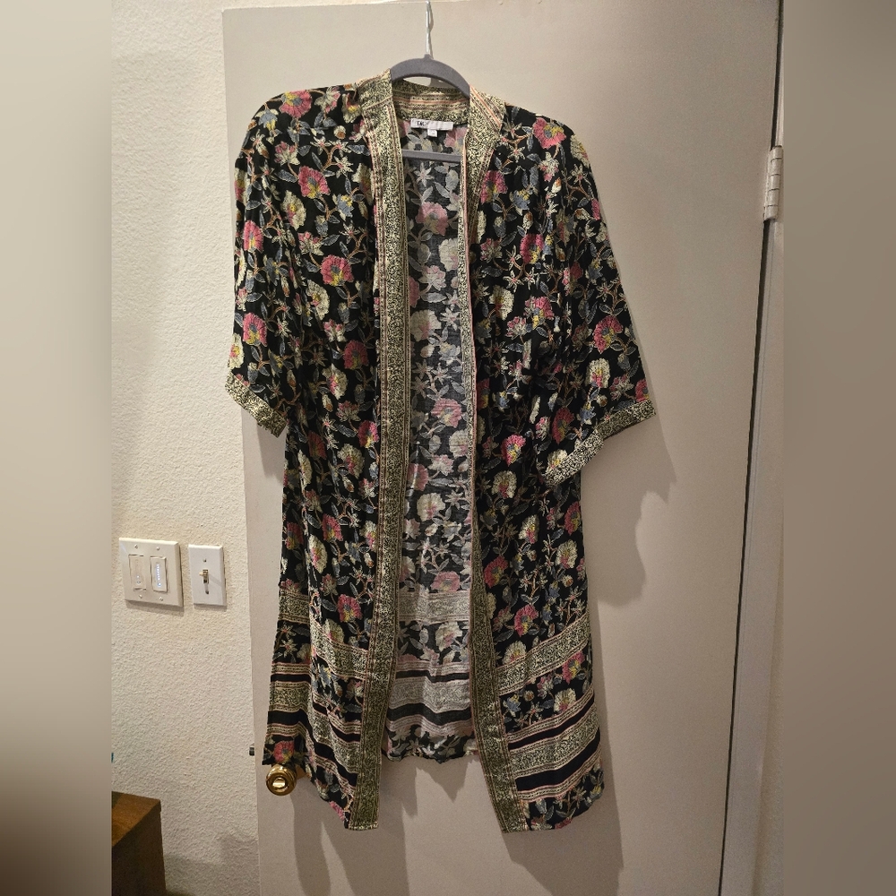 DR2 Black Floral Cape with Gold Accents